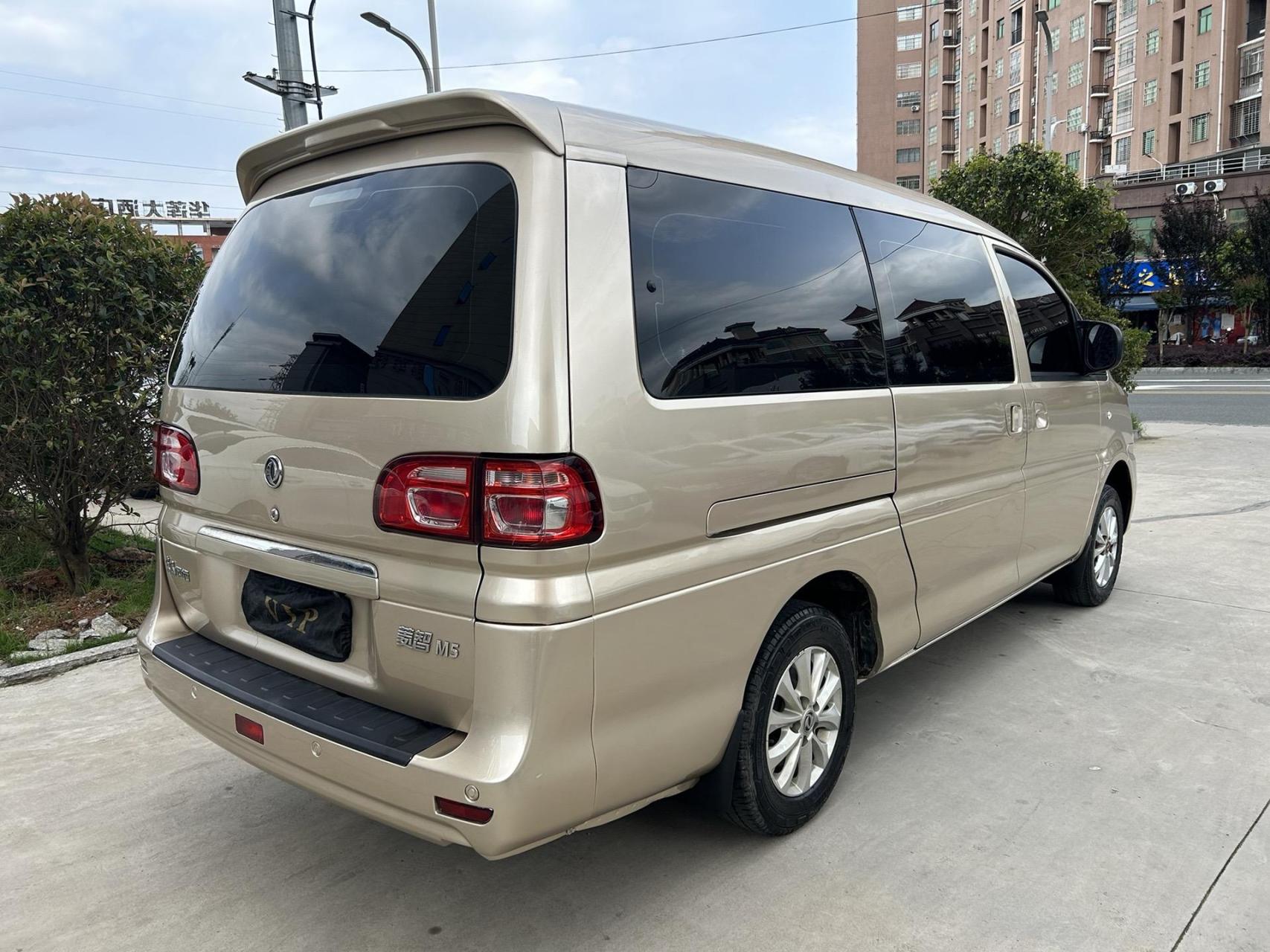 18年东风风行菱智m5,极品车况,费用一整年,七座,3个多二手车批发