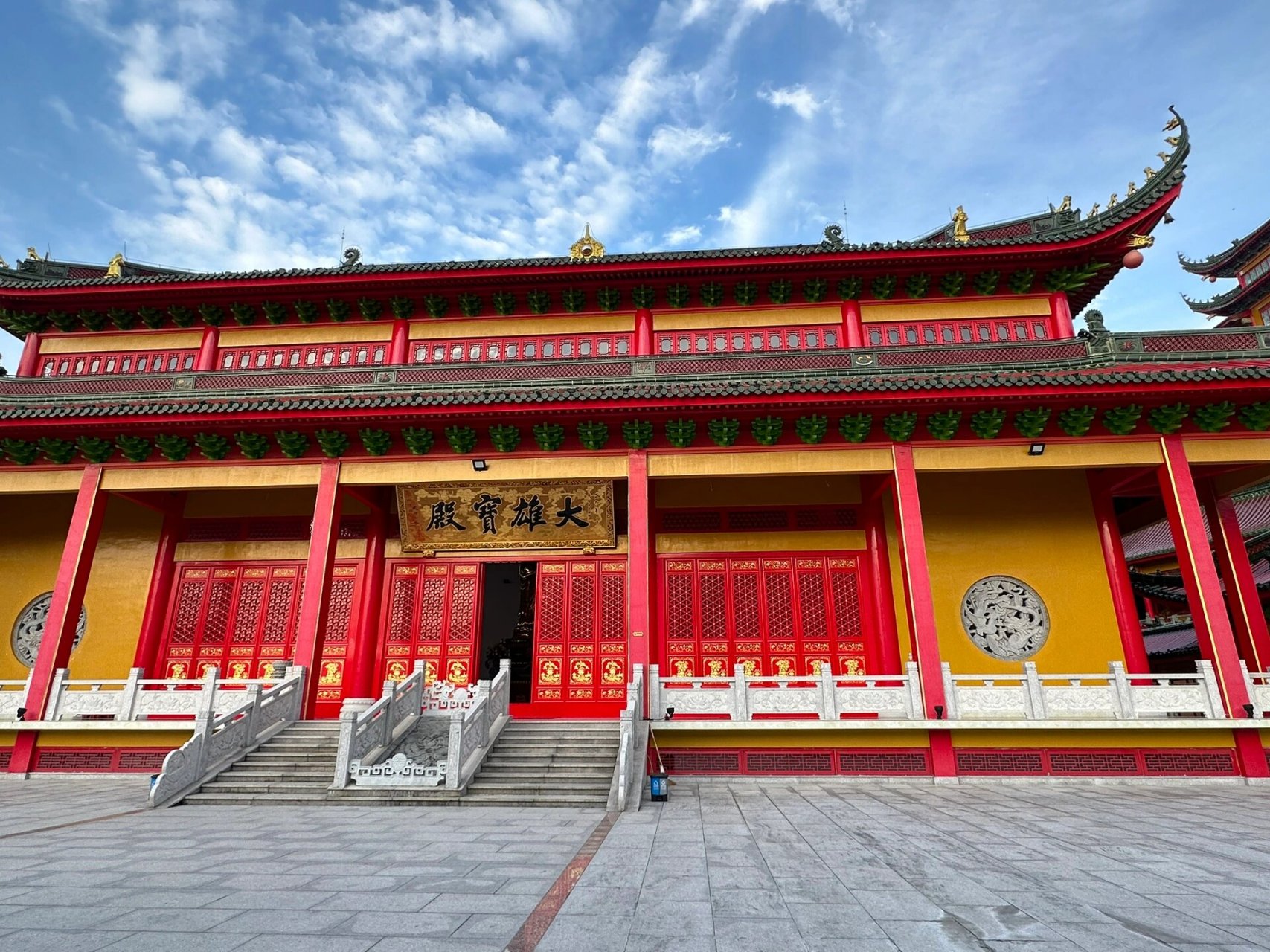 上虞秀峰寺 绍兴市区开过去大概一小时二十分钟,据说建造好几年了.寺