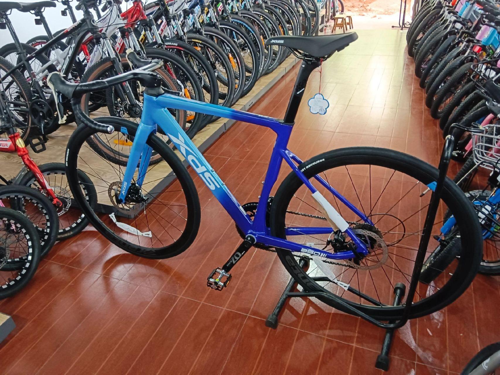 喜德盛rf350破风运动公路车.价格:3498元,净重:11.