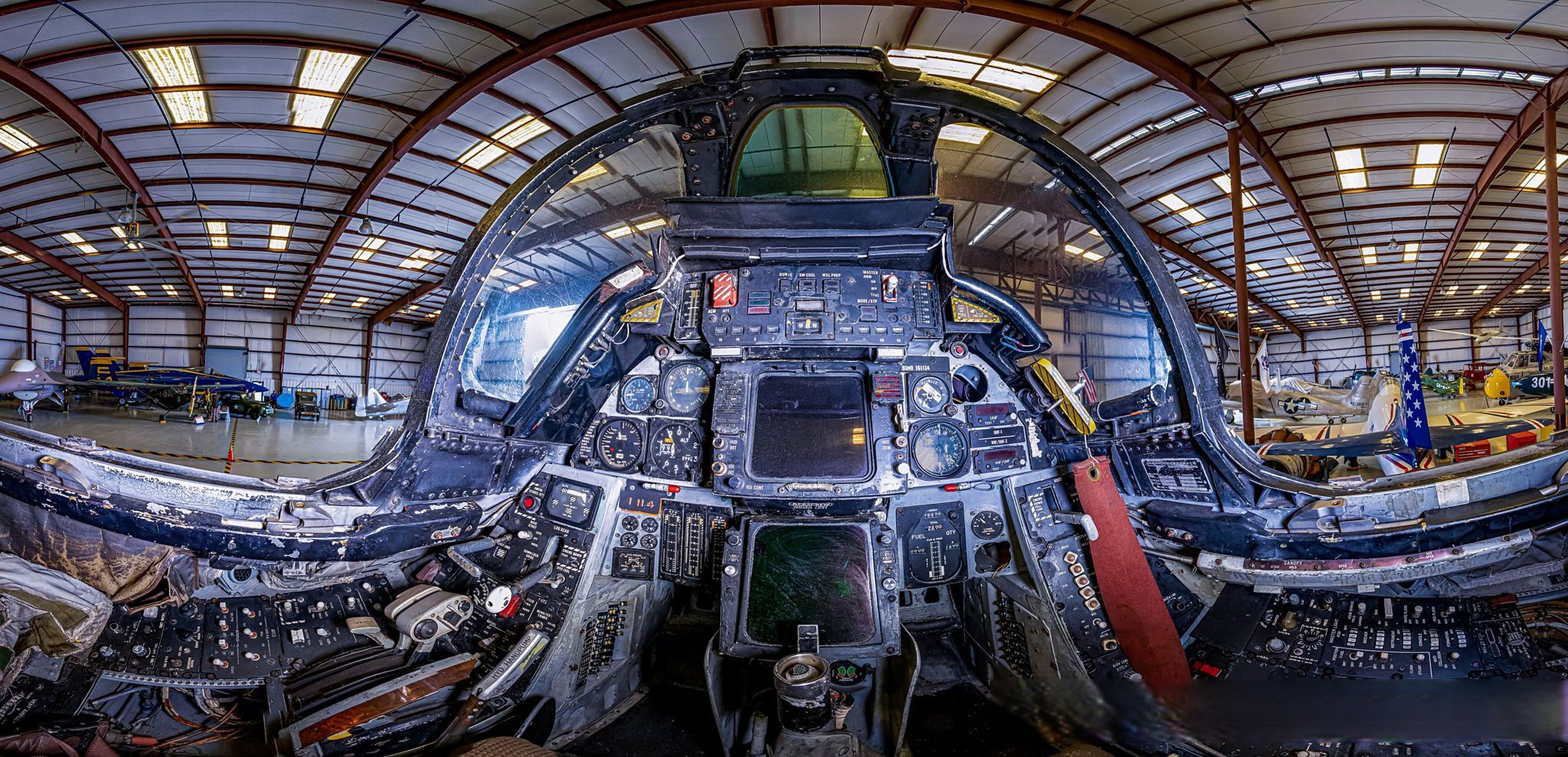 f-14前座舱全景