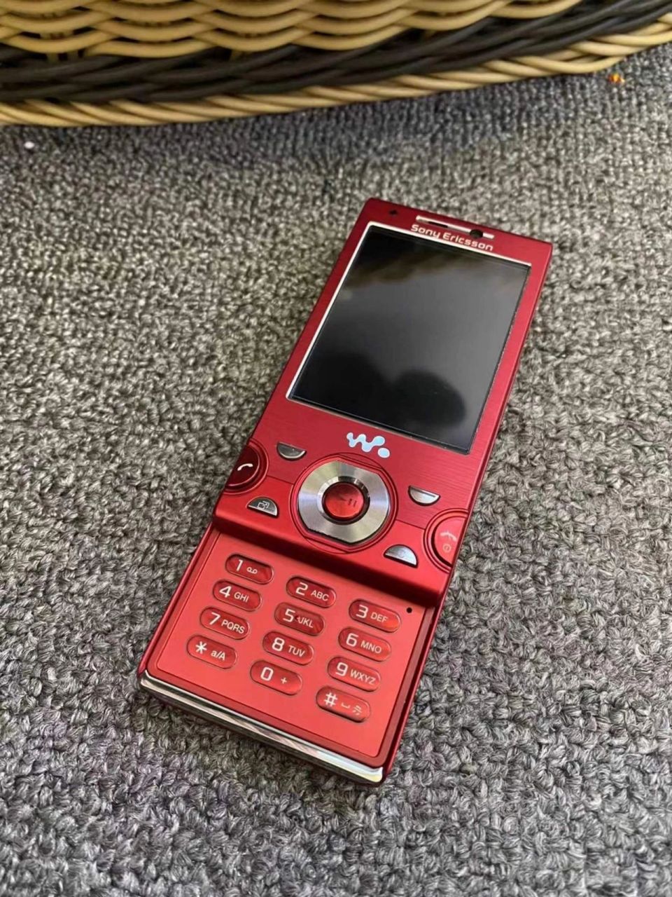 今天分享一款索爱后期机皇——w995 音乐和影像手机向来是索尼爱立信