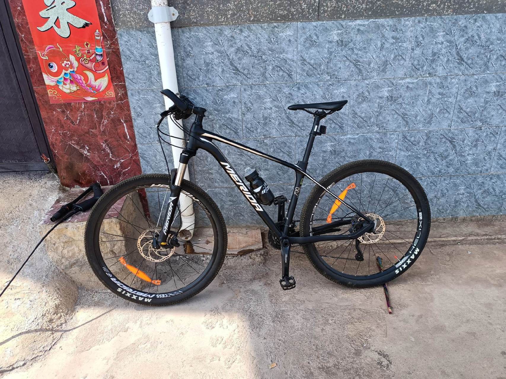 美利达700,九成新,弥勒地区看上私聊.