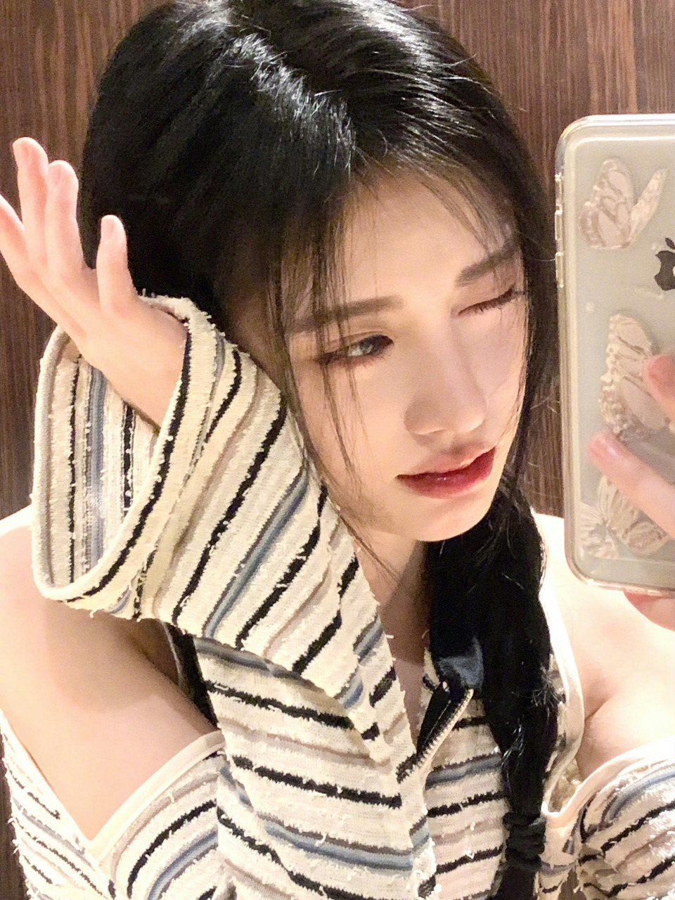 鞠婧祎———对镜自拍的模板0592