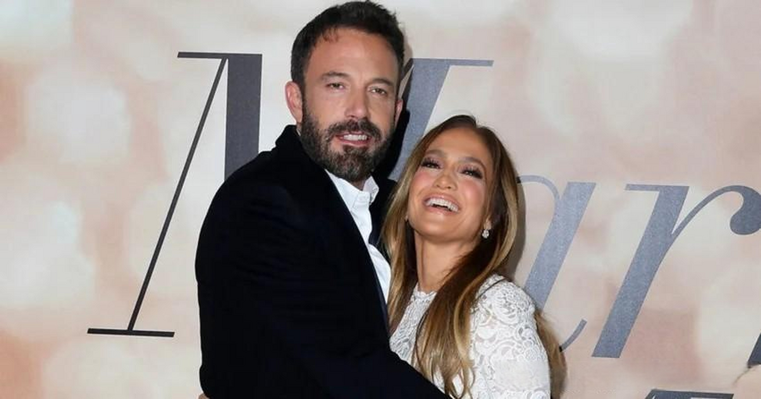 好莱坞演员詹妮弗洛佩兹和本阿弗莱克结婚了.