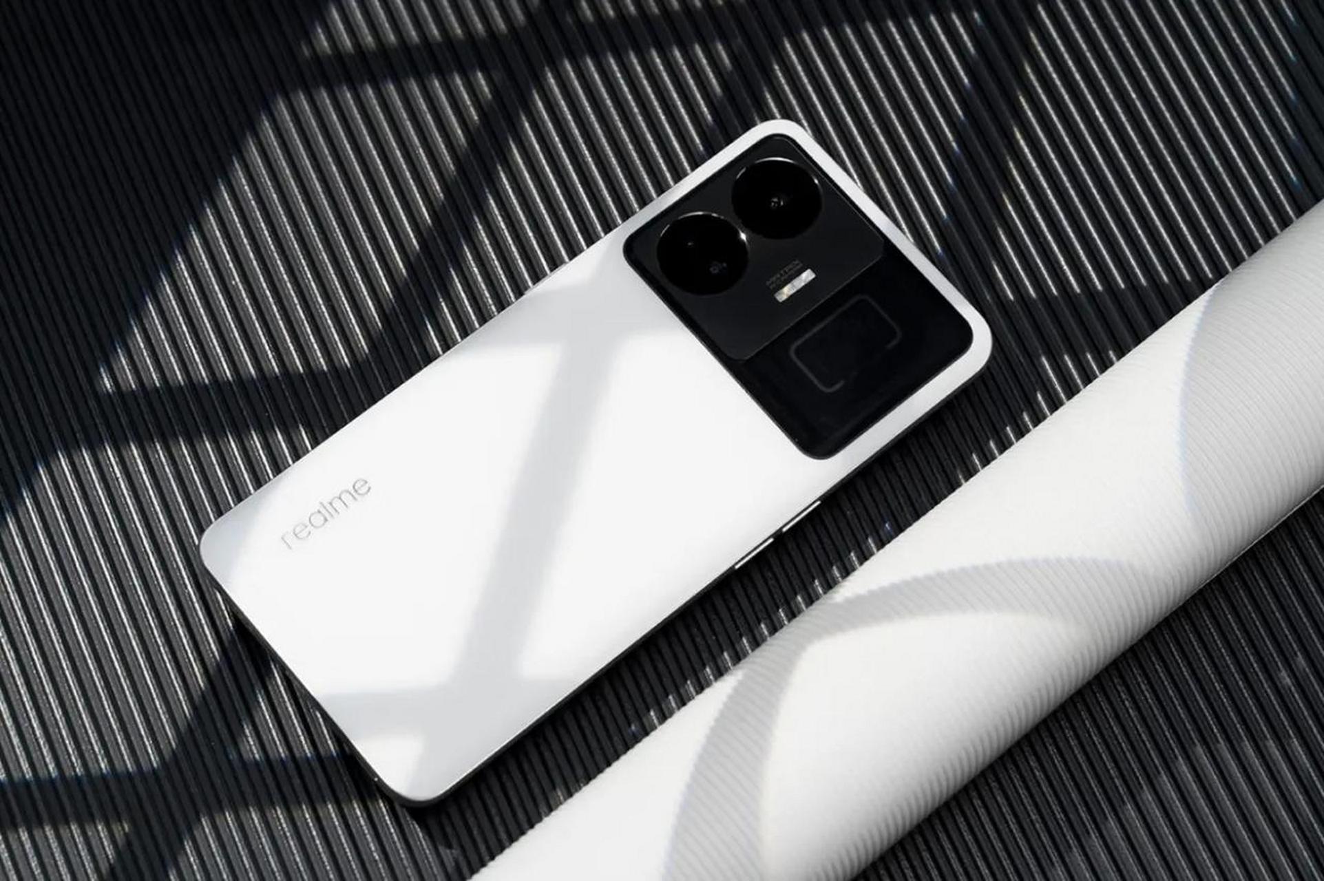 喜欢快充旗舰的一定不要忘了真我gt neo5这款手机.