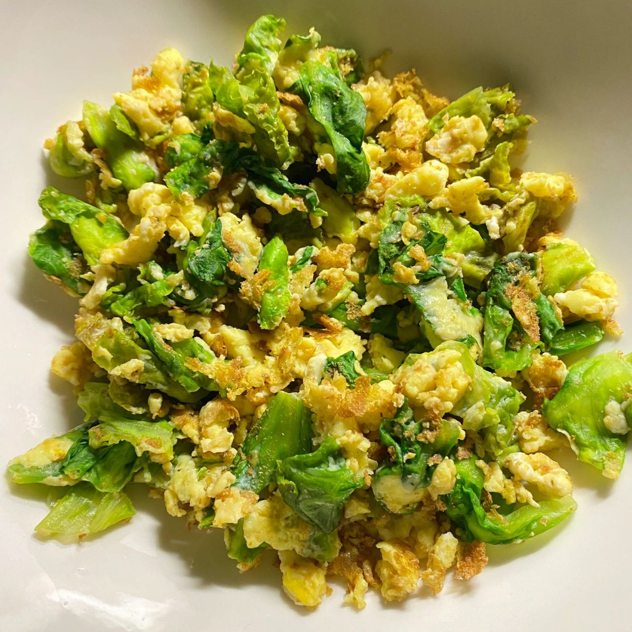 生菜炒鸡蛋(无油) 谁能想到我本来要做一个生菜鸡蛋饼不粘锅也不好用