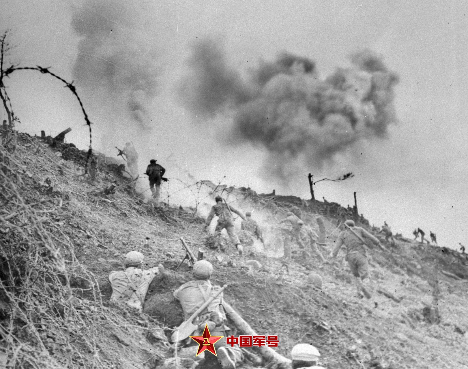 纪念抗美援朝战争胜利70周年# 这是一张满是背影的照片,是志愿军某部