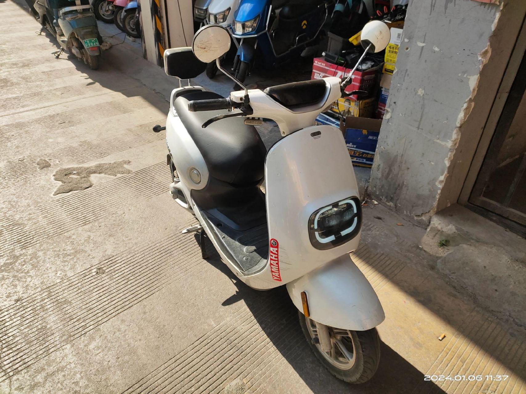 爱玛电动车出售,特价1280元!