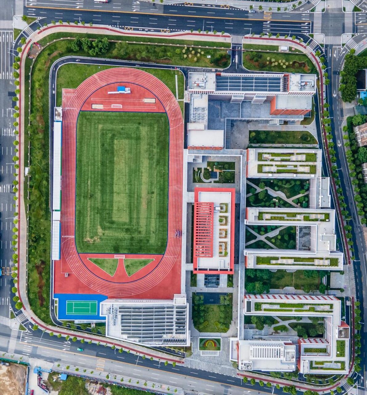 广州清华附中湾区学校初中招生报考指南 广州清华附中湾区学校是市属