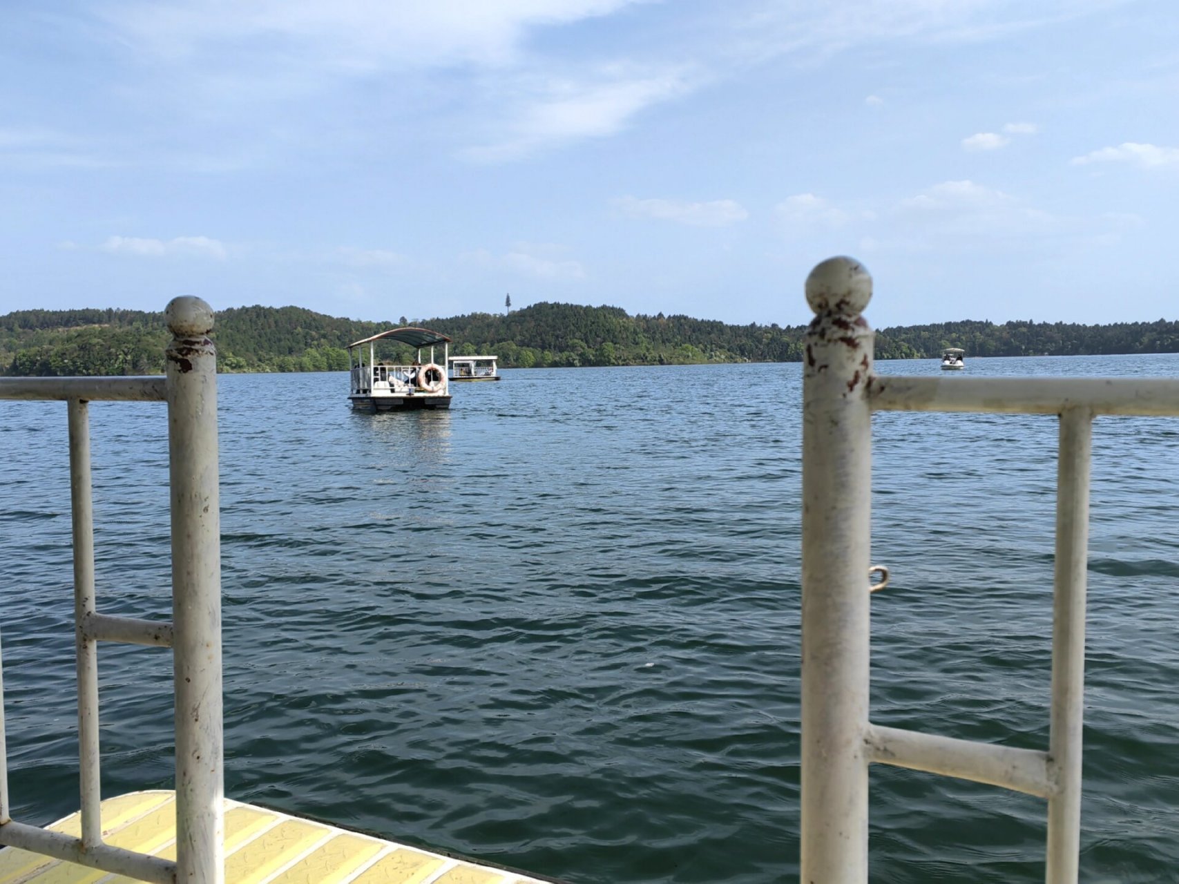 绵阳仙海湖游船98 地点:仙海亲水湾沙滩乐园 停车:亲水湾有专门的