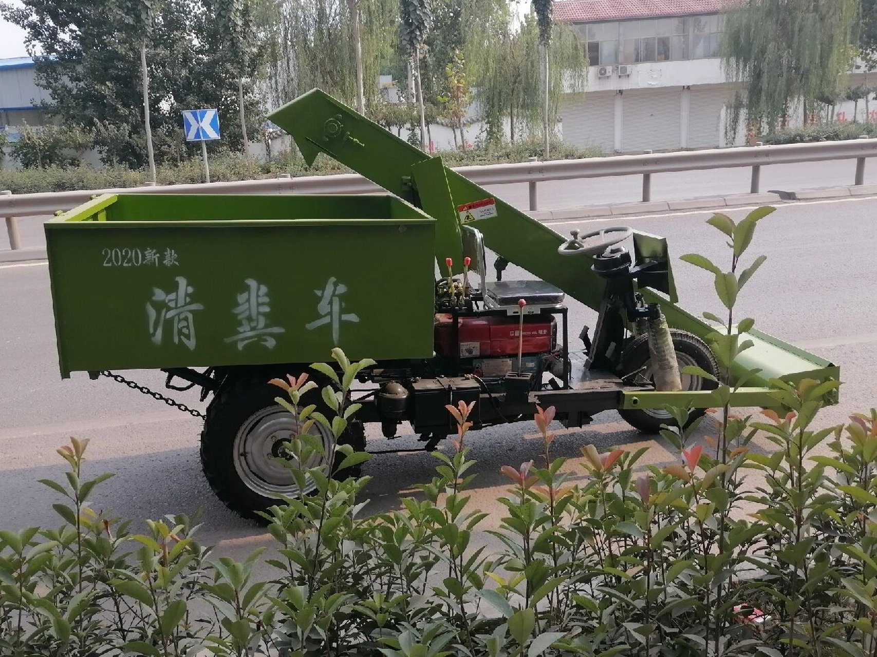 养殖场清粪车小型牛圈刮粪机粪便清理车自动铲粪车养牛场全套设备