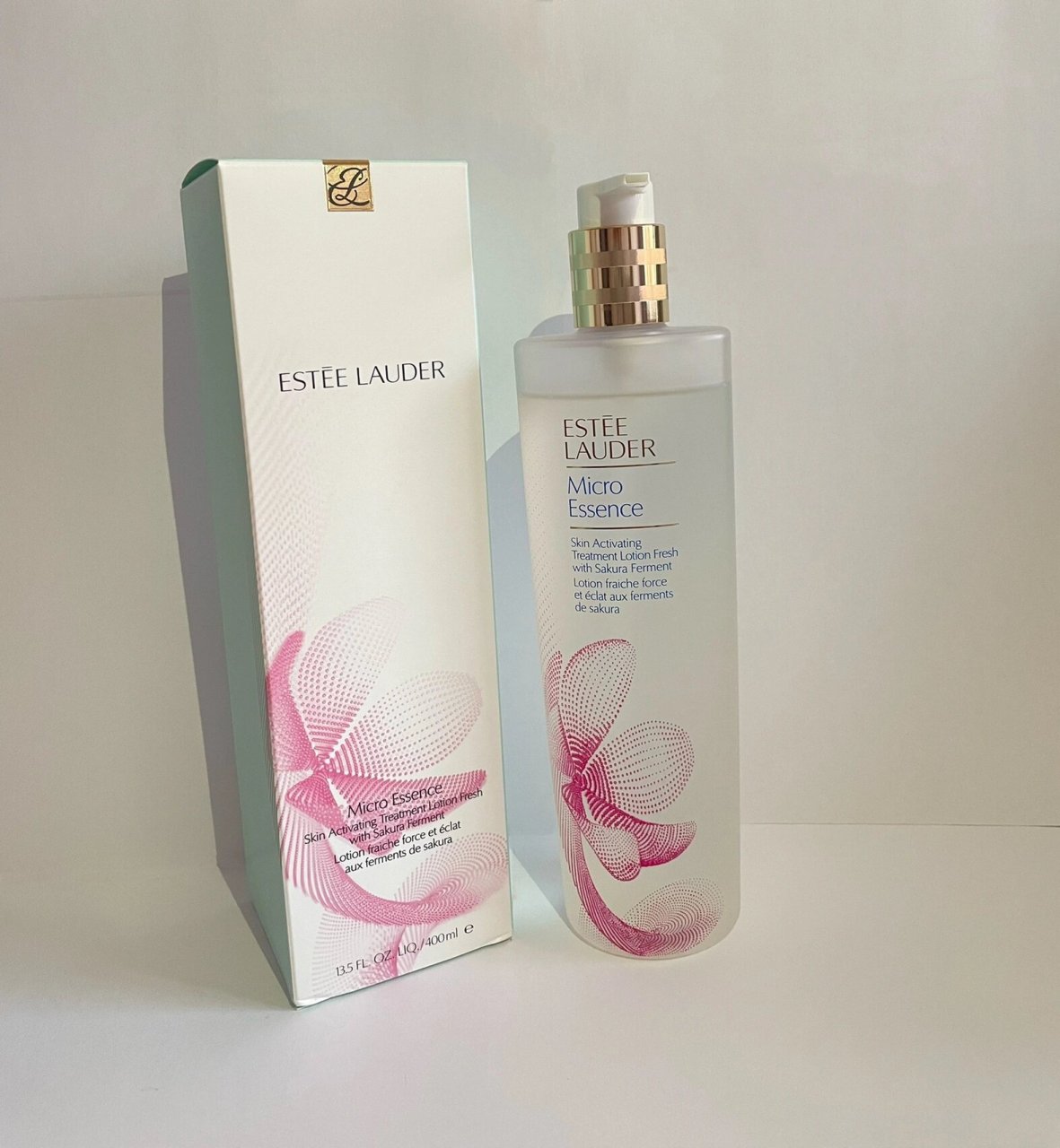 est05e lauder雅诗兰黛樱花水400ml 自我介绍:本人混干皮,爱长闭口