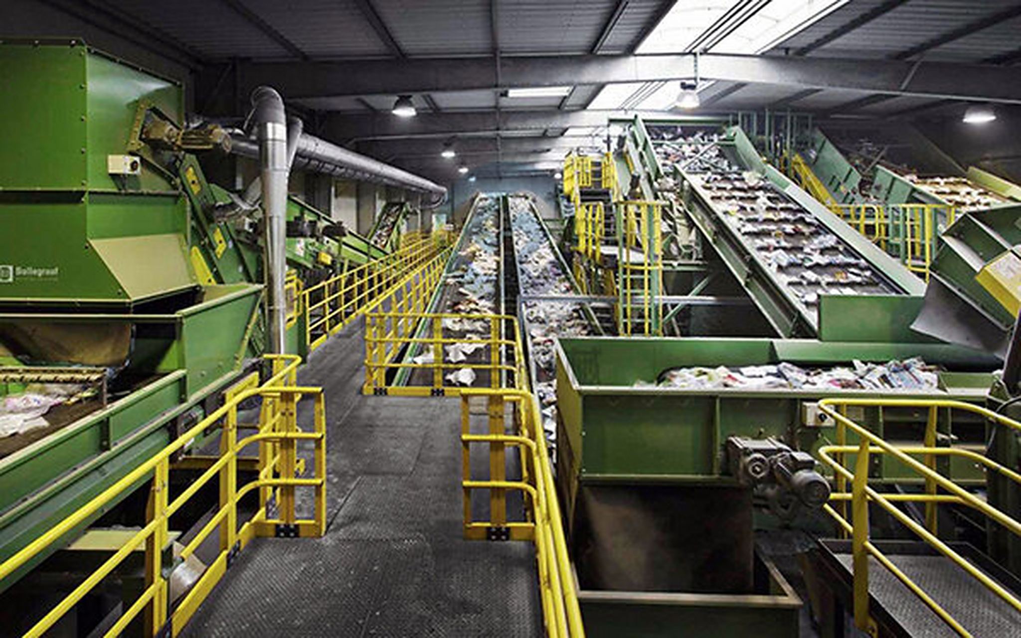 建筑垃圾分选设备是一个高效,智能化的工具,它包括了链板给料机,棒条