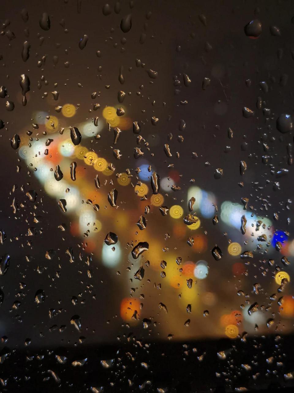 窗外真实雨景图片图片