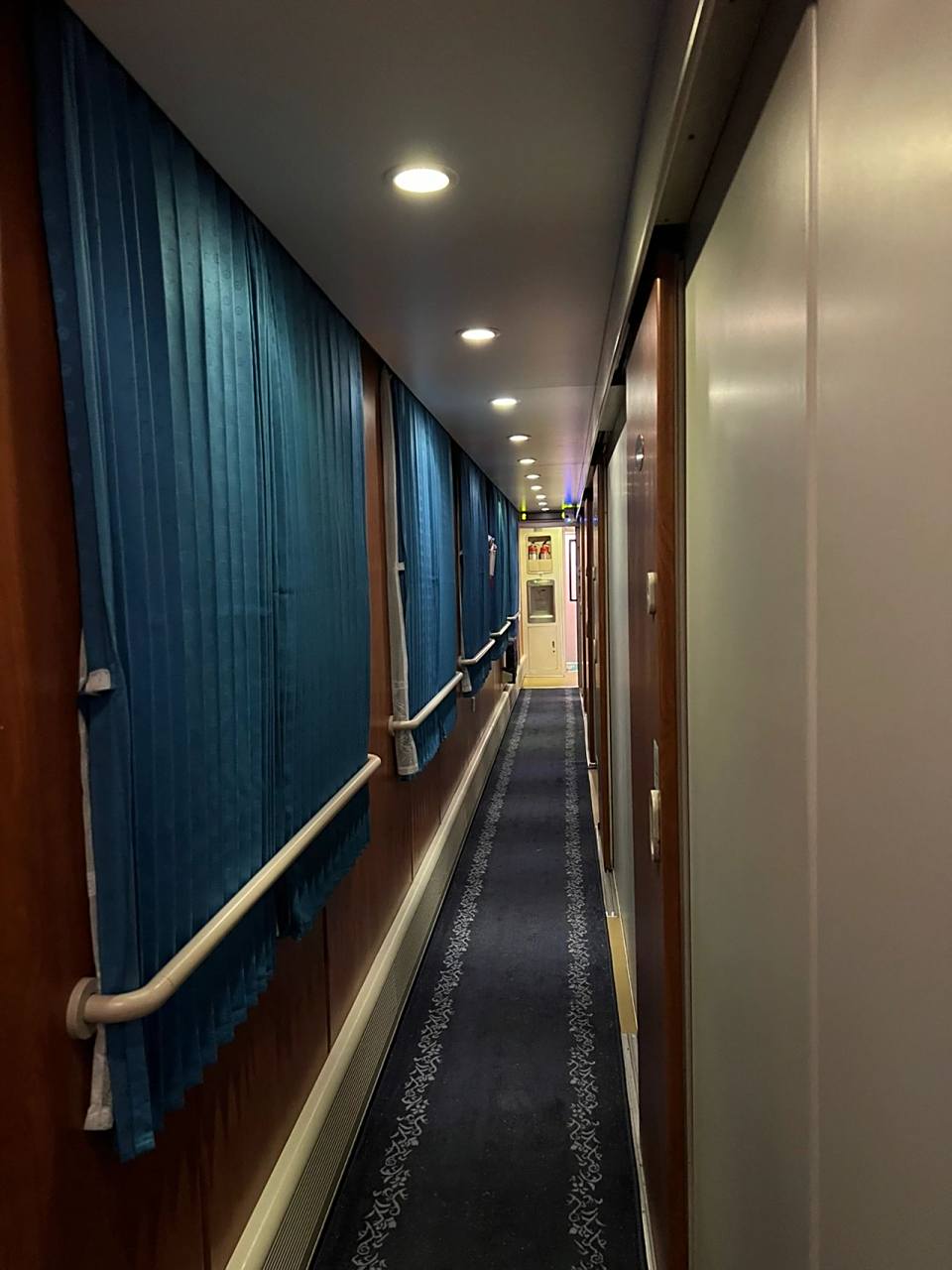 火车高级软卧车厢01 别人是坐上了火车去拉萨,我是坐上了火车去三亚