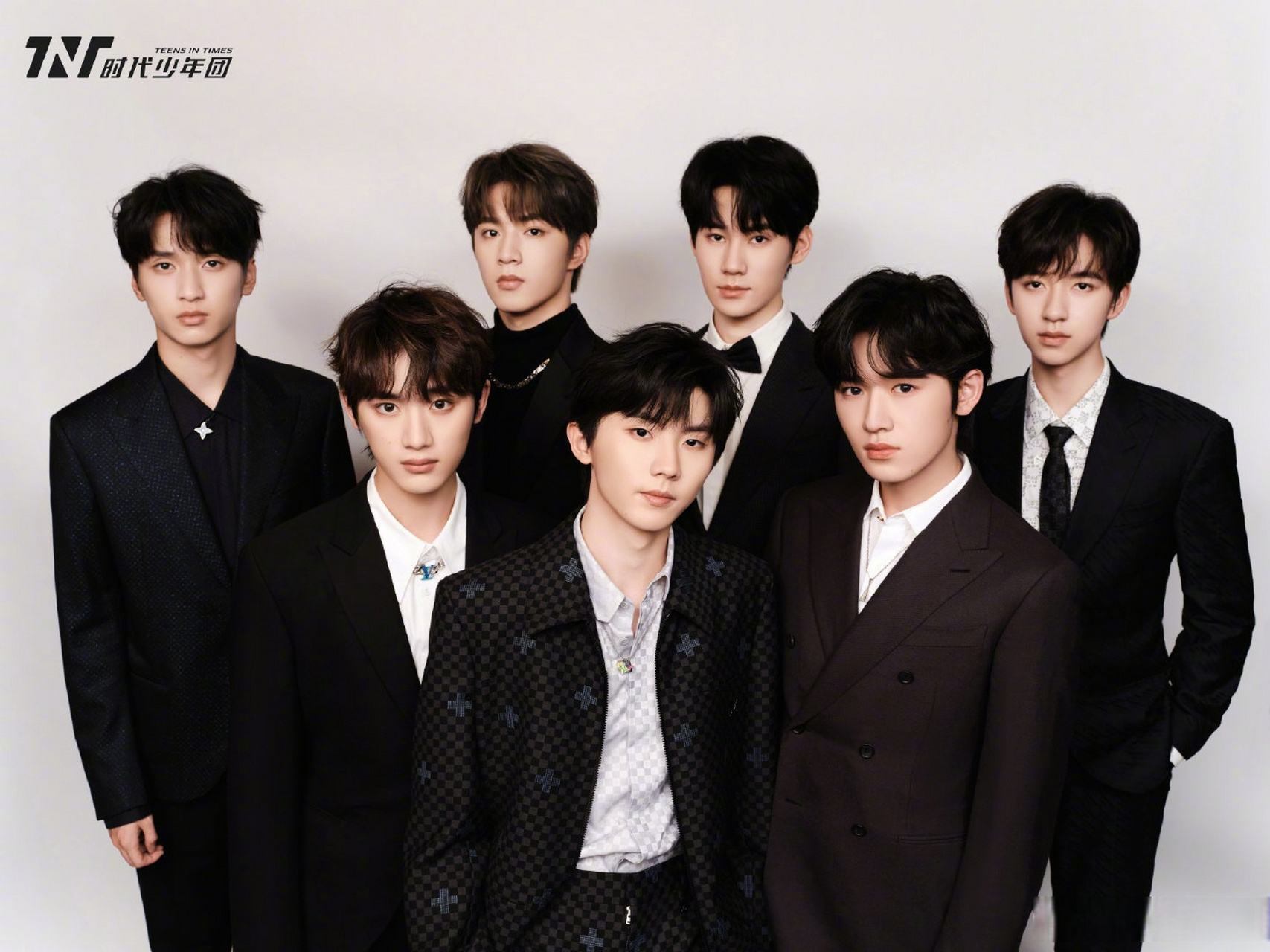 时代少年团组合 2022#微博之夜# 造型图发布!