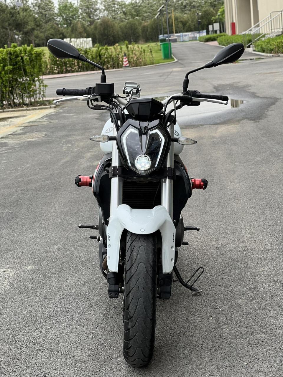 贝纳利黄龙302s.