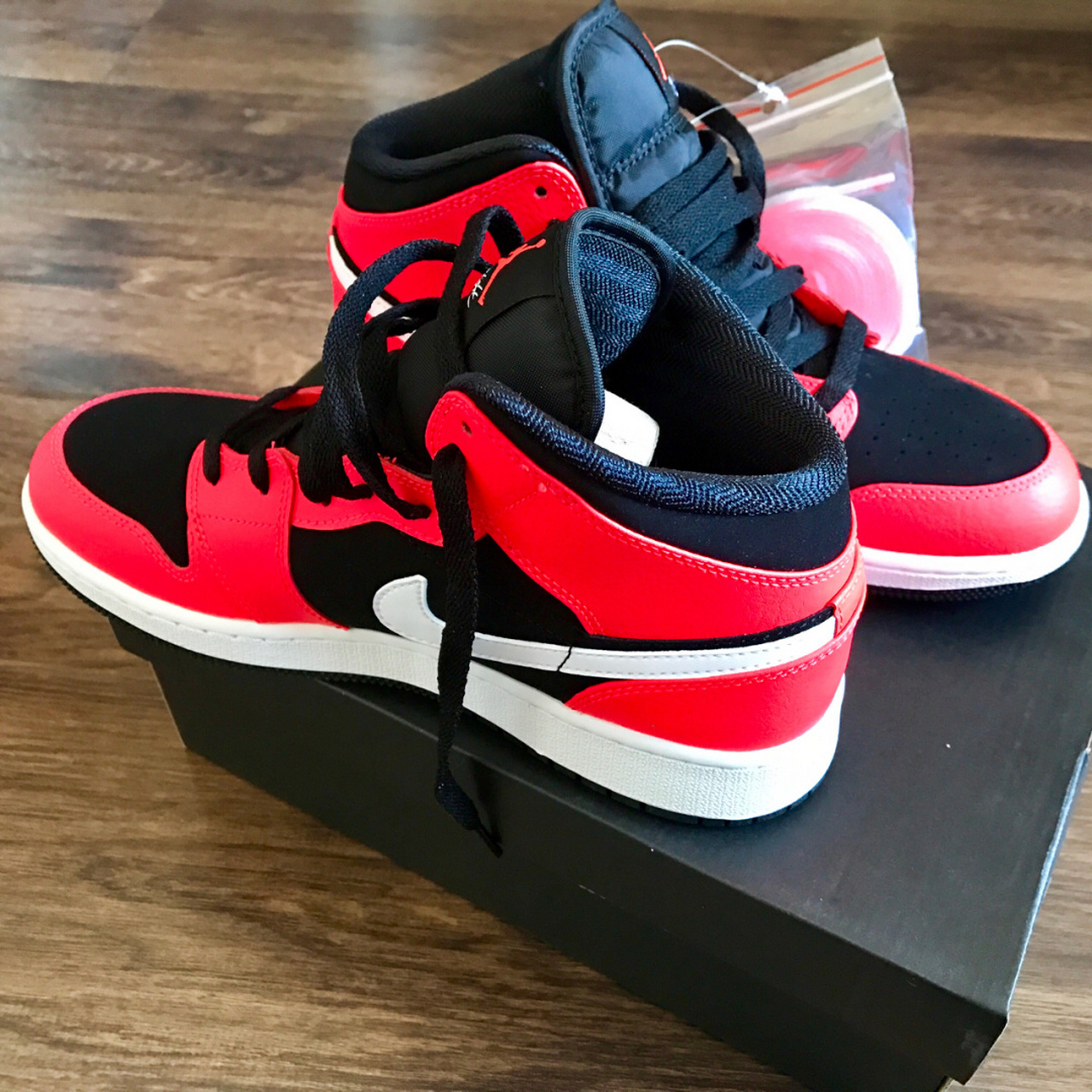 空中飞人  air jordan# 我的aj 昨天晚上拉着老公去商场散步,结果在