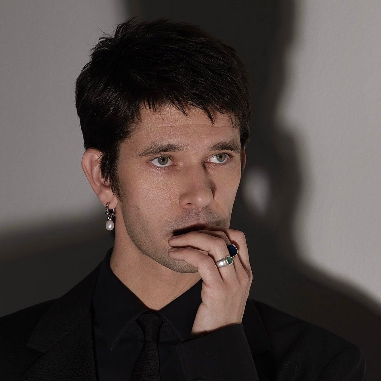 本韦肖英国电视学院奖最佳男主# 本·卫肖凭《疼痛难免》获得本届