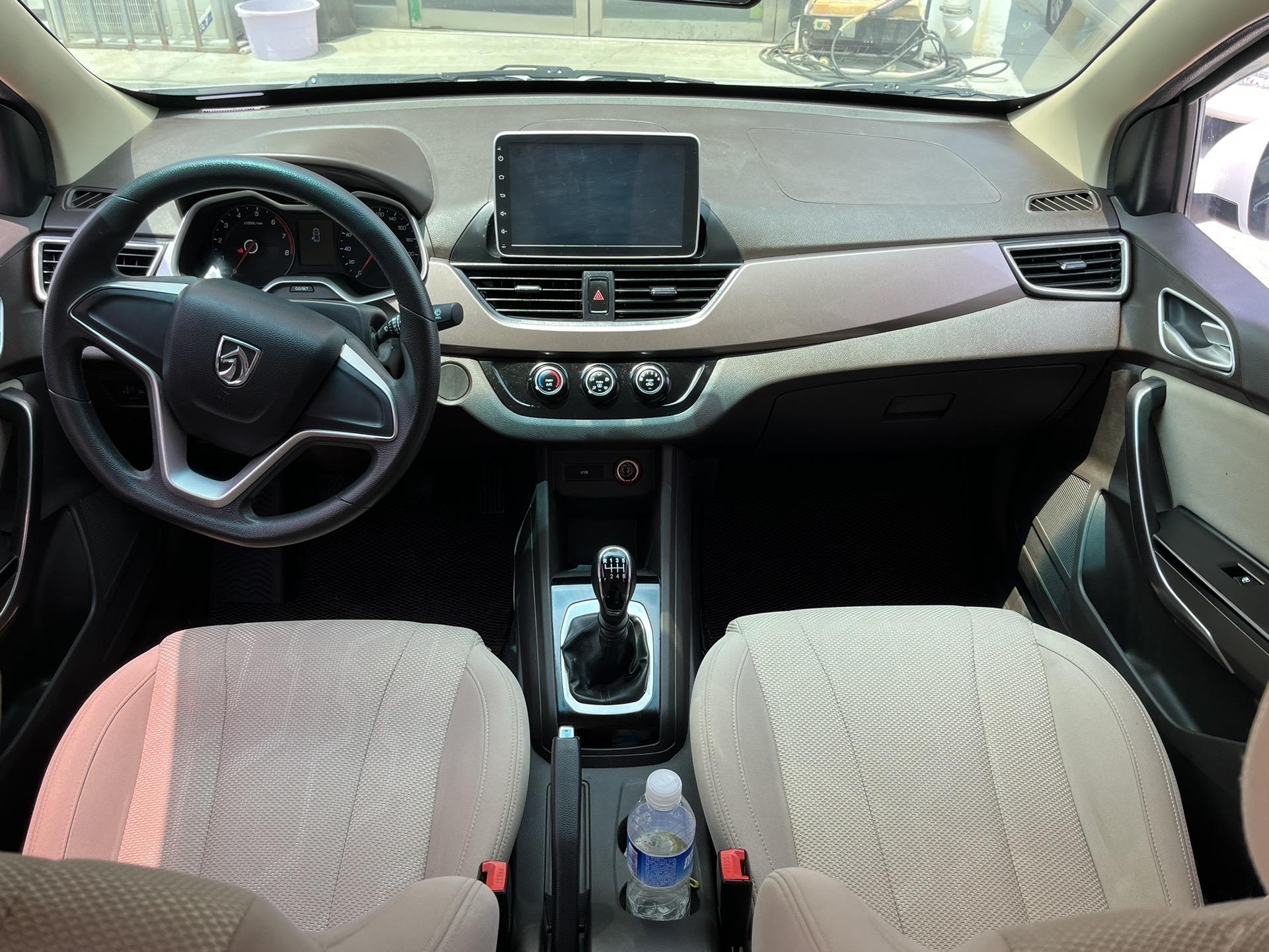 新到19年宝骏310w, 1