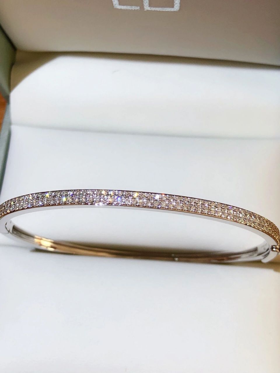 谢瑞麟18k金钻石手镯,58贵妃手镯,票据证书盒子齐全,低于半价出.