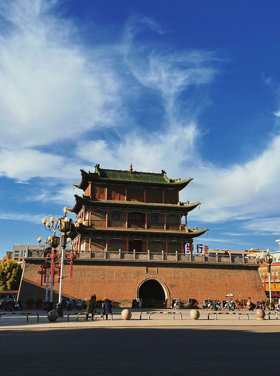 甘肃靖远钟鼓楼 以前经过鸟都不鸟,现在经过就想拍一张98