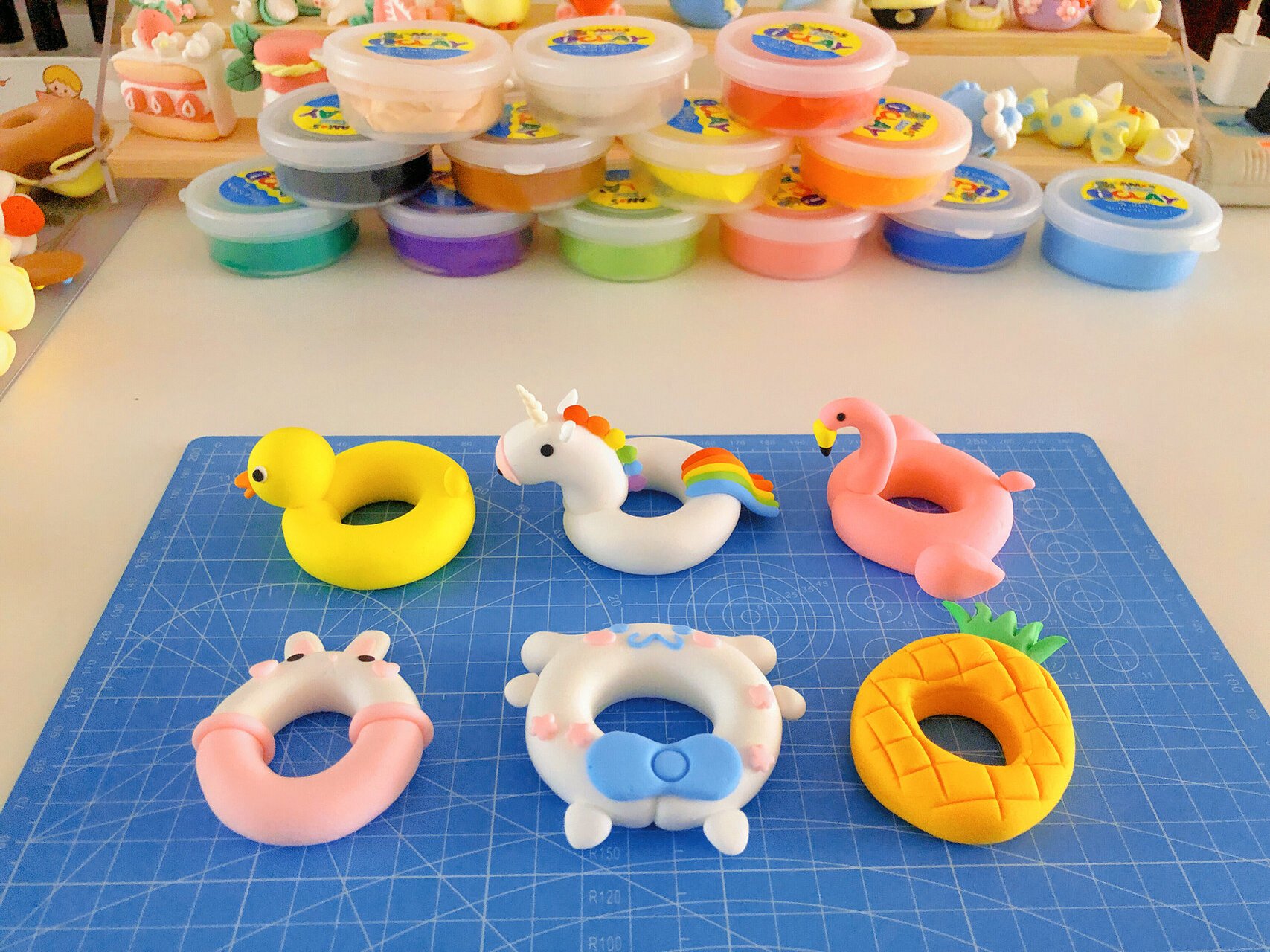 手工丨超轻黏土夏日游泳圈准备好了吗95 夏日泳池里的游泳圈,是夏天