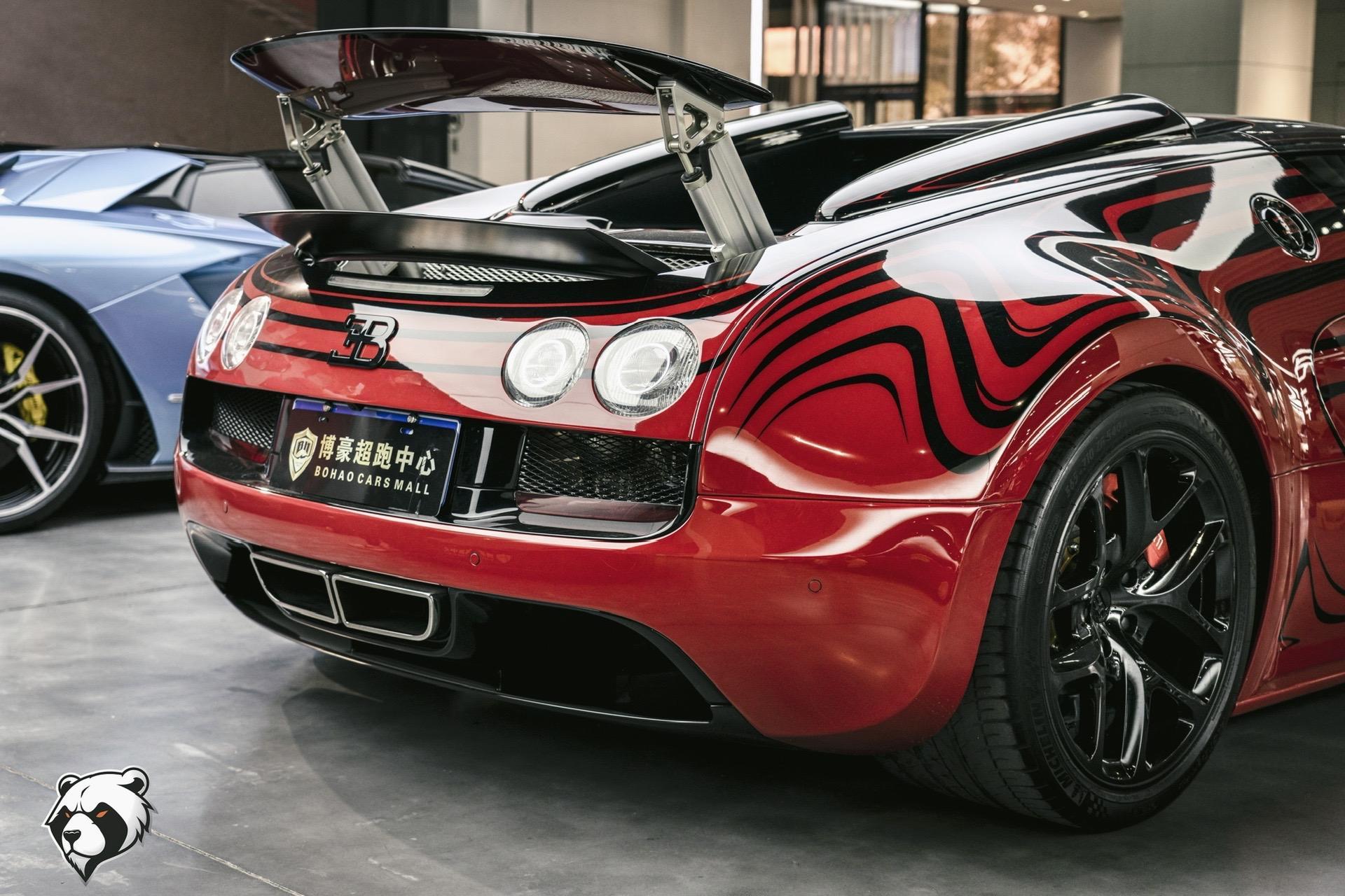 实拍国内孤品敞篷布加迪威龙.