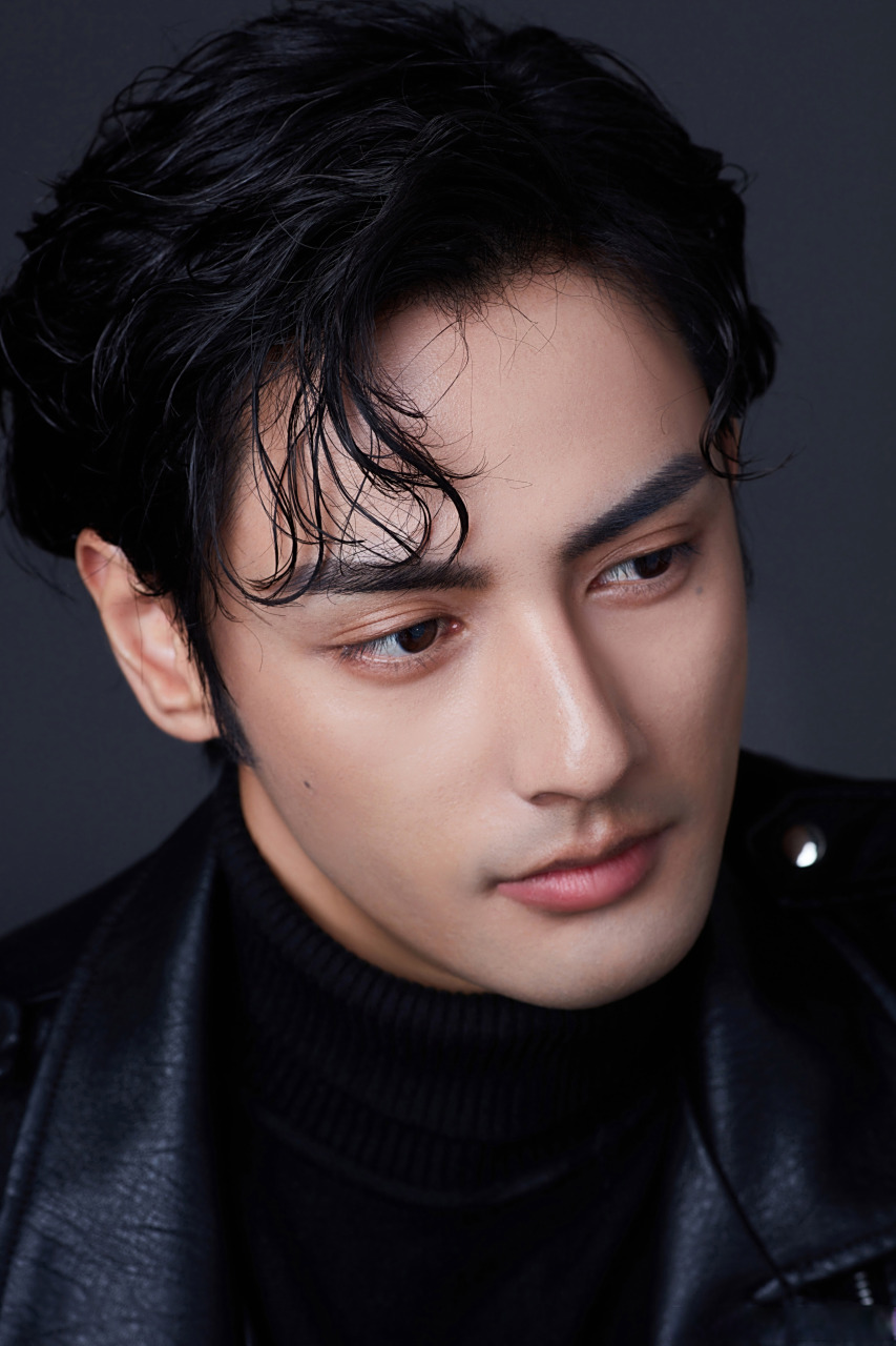 潘子剑# 四月报道:努力搬砖(拍戏)中90