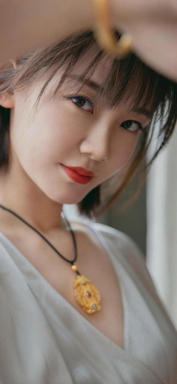 苗苗,短发温柔写真壁纸图集