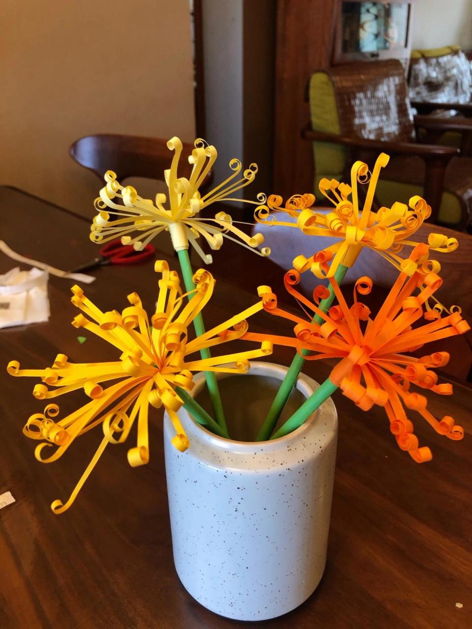 幼儿园手工～菊花～重阳节～卡纸制作教程 做出来美呆了有没有 需要的