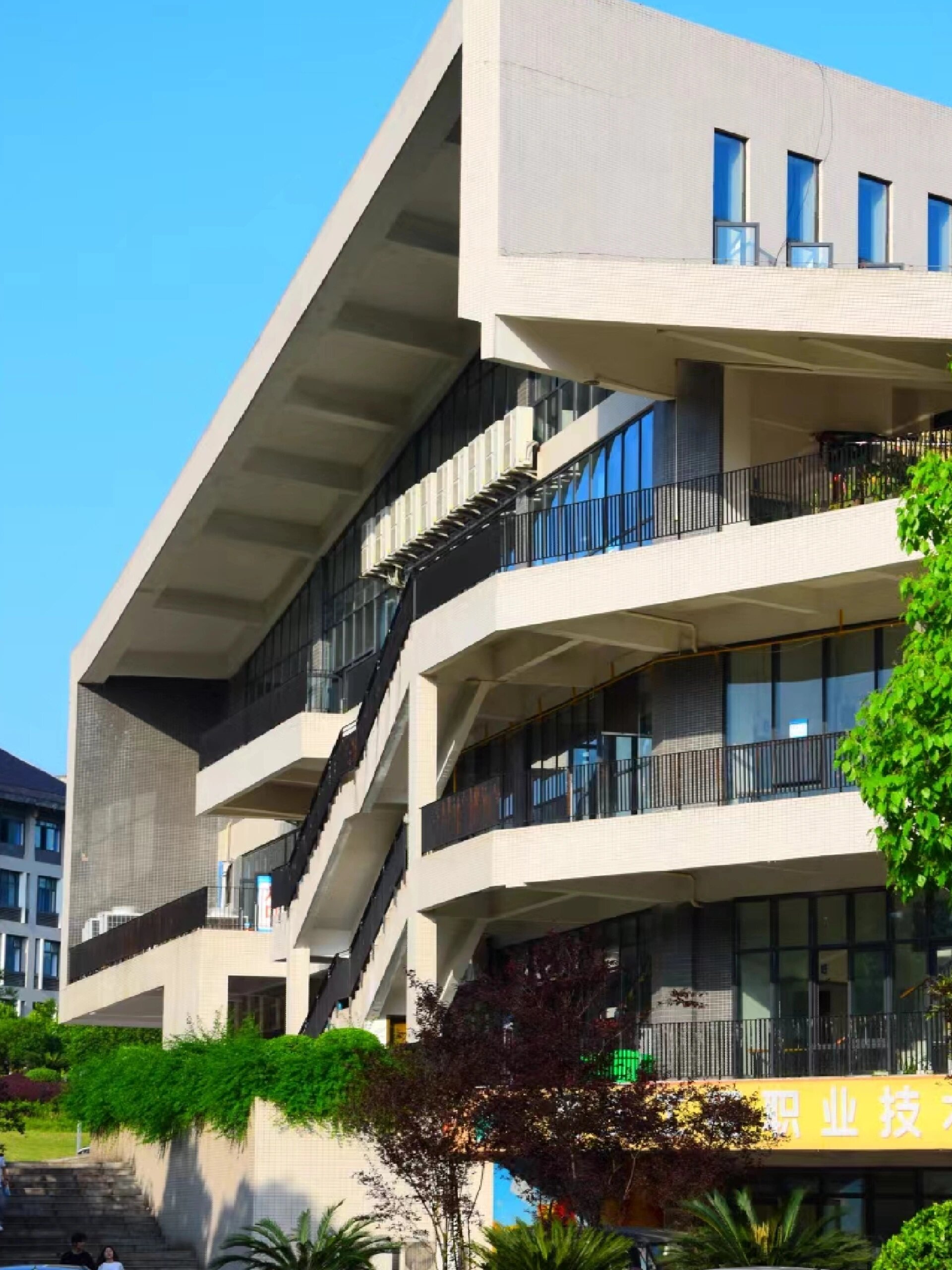重庆工程职业技术学院