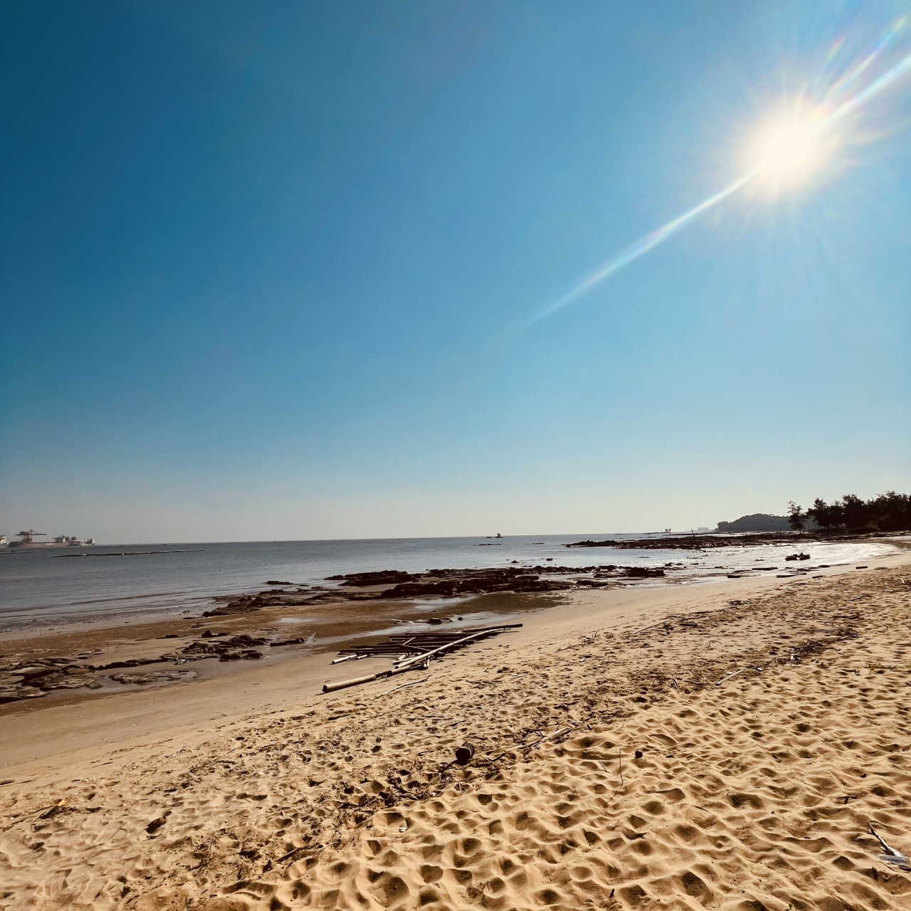 广西防城港白浪滩 地点:广西防城港白浪滩 时间:12月 坐车:的士 (从