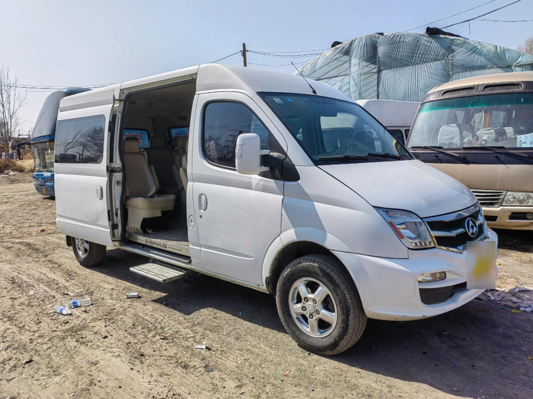 16年15座大通v80,非营运柴油国四,真皮座椅,铝合金轮毂,6速!2.