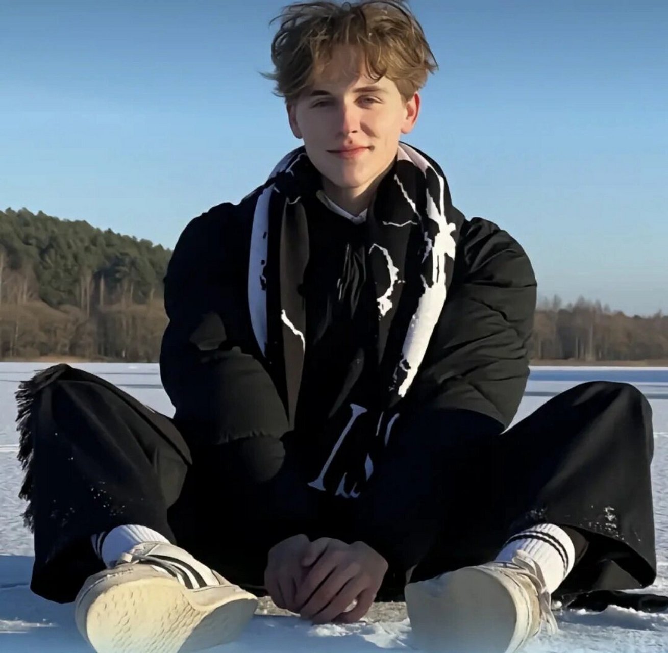 被某音霸屏de俄罗斯帅哥 巧合保存,觉得好帅,似乎是ins上的,但我没有