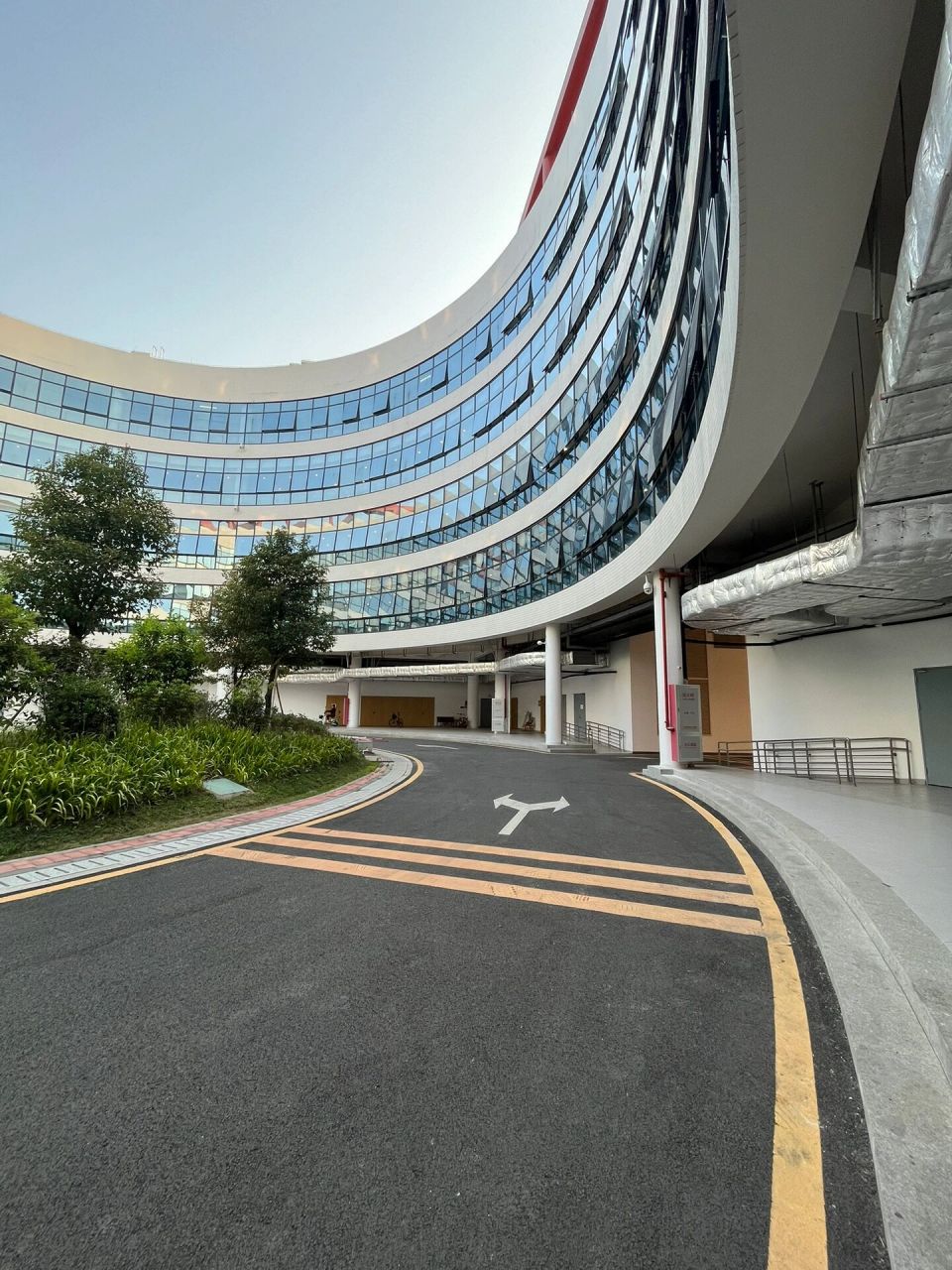 广东金融学院|广州本部|新|图书馆               to be honest, 广金