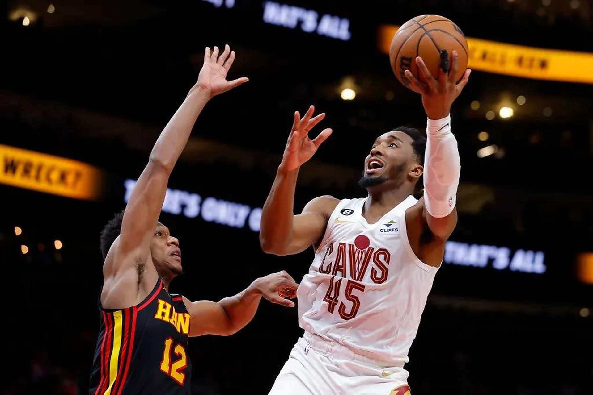 多诺万米切尔现在是 nba 历史上最快达到 10,000 得分和 1,000记3分的