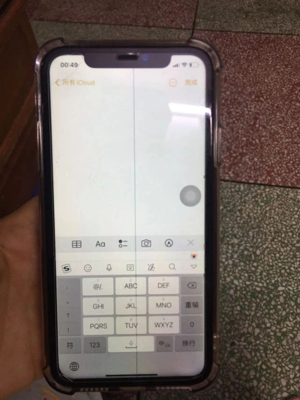 iphone11 屏幕出现竖纹 有没人知道这怎么回事?