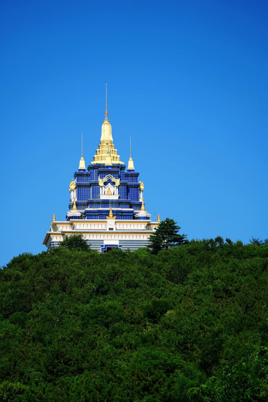 大乳山滨海旅游度假区 主峰海拔221.6米,面积3.