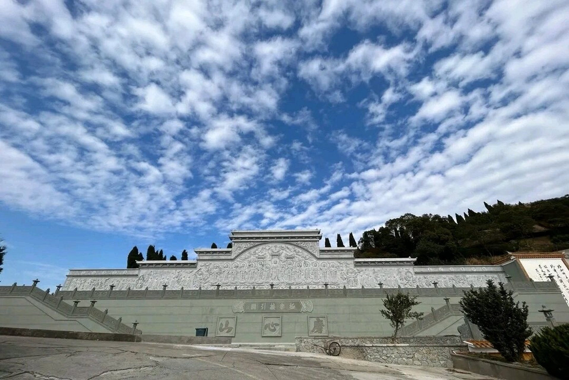 【磨心山景区】 	 99简介: 位于岱山岛东南部的摩心山景区,距离