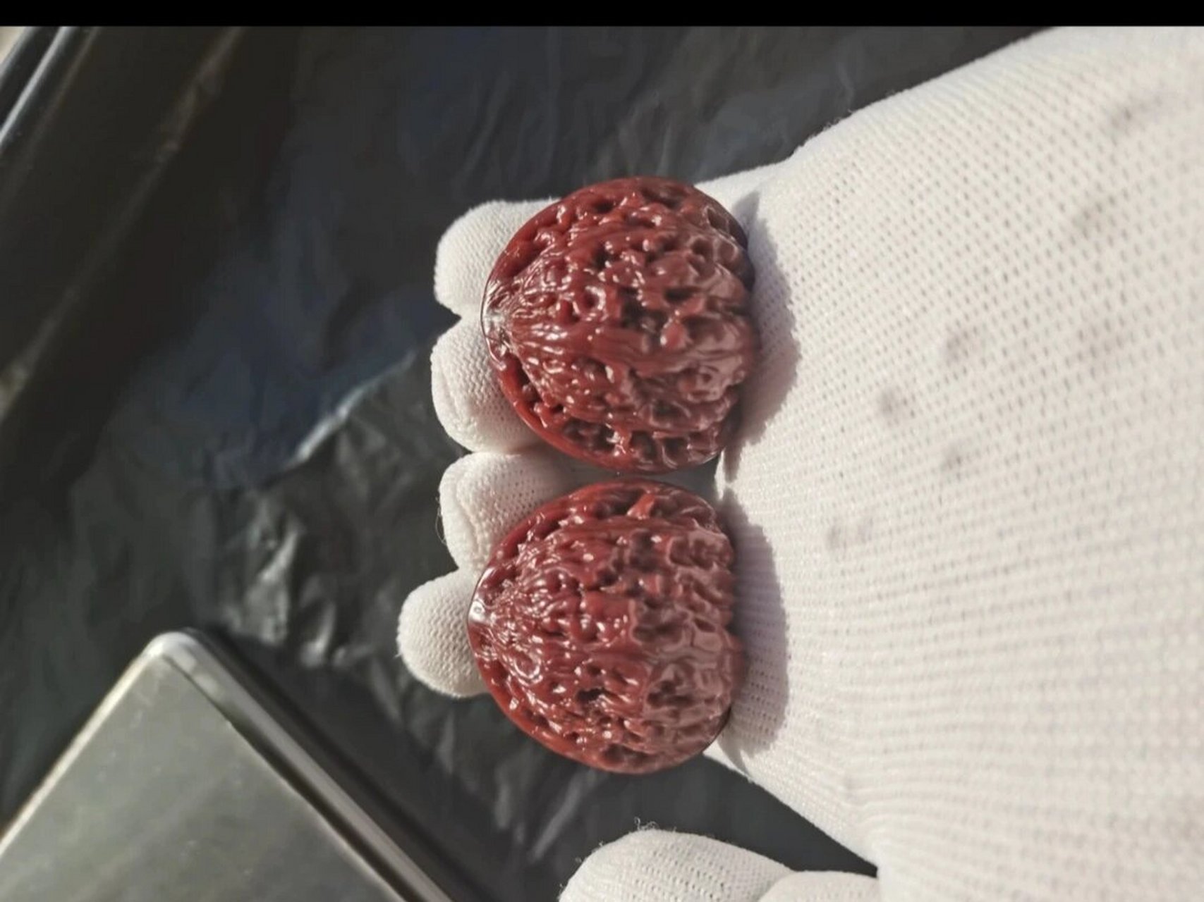 头 97密纹狮子头又名红玛瑙是以核桃的纹路来命名的,产地在承德和