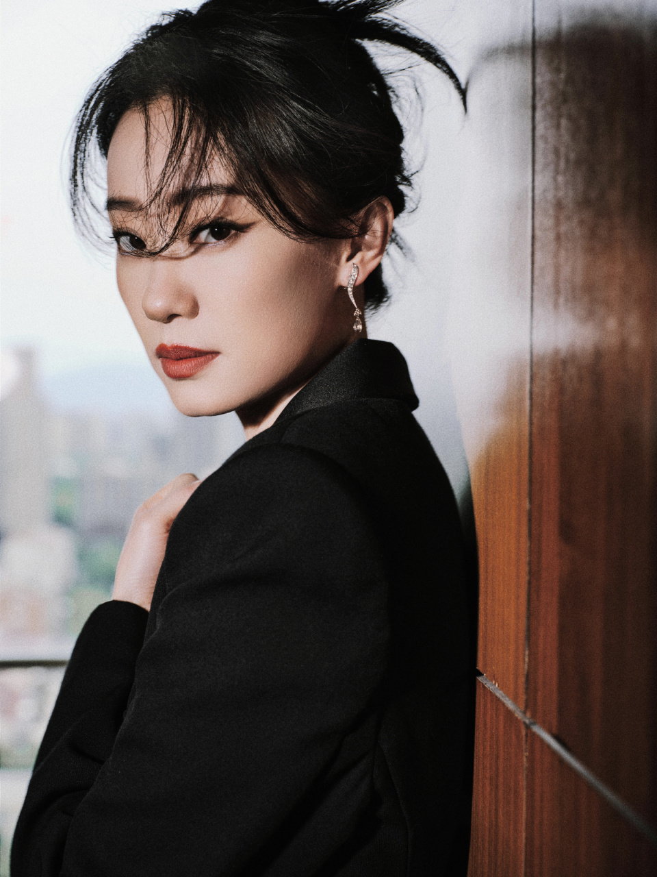 张小斐深v西装礼服造型