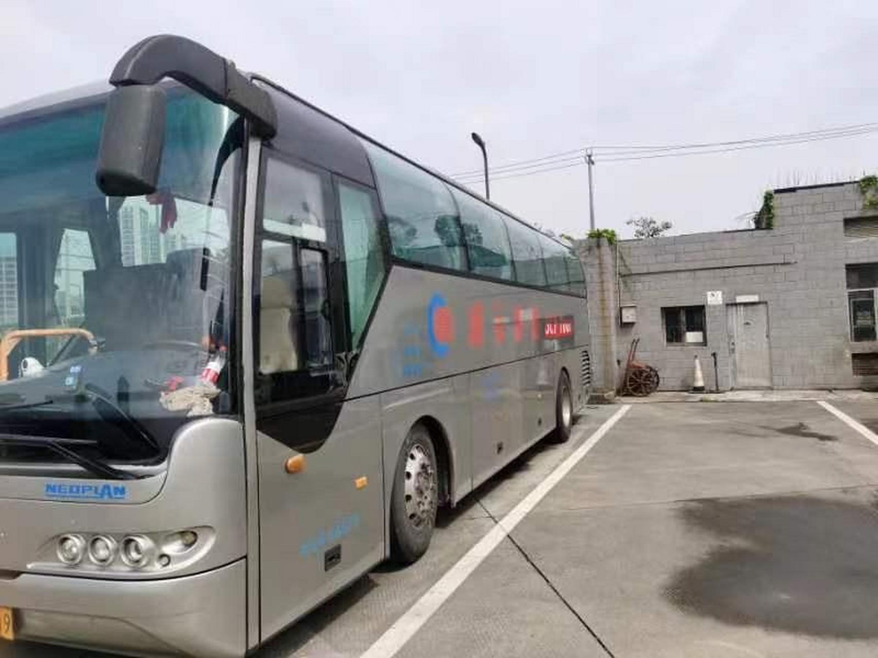 成都旅游大巴客车便宜卖啦!39座青年大客车.