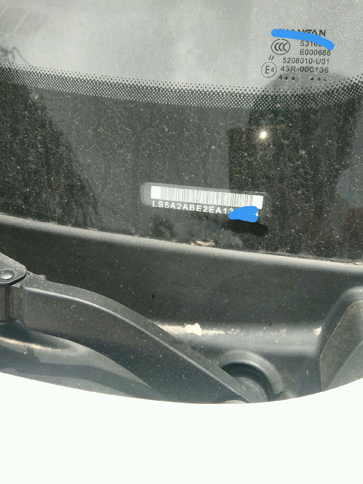 车辆识别代号又叫车架号,车体车架号以钢印形式存在