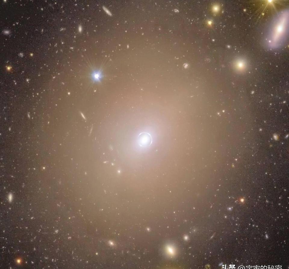 照片里那些看似不起眼的"盐粒",竟然是3000多个新星系!