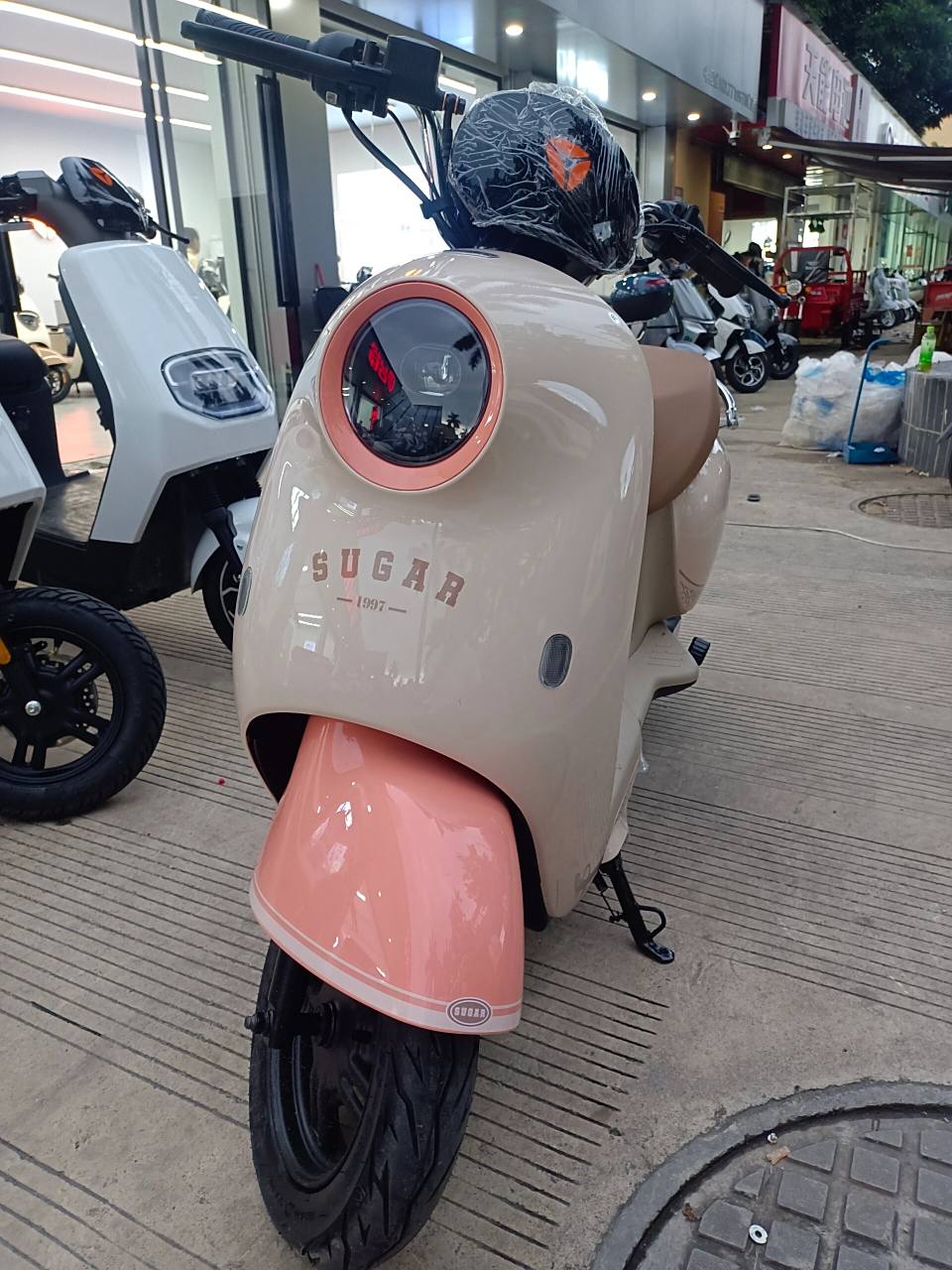 雅迪dm3电动车01粉粉的少女心 雅迪新款电动车01dm3,颜色多样女生