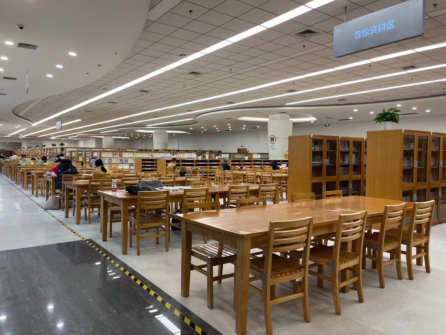 装修完成重新开放的厦门市图书馆文化艺术中心馆区,布局上看和原来并