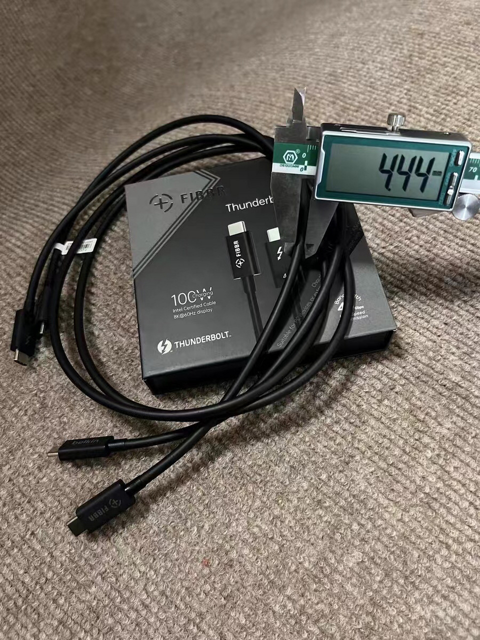 菲伯尔雷电4数据线确实牛,通过英特尔认证,产品性能品质有保障.