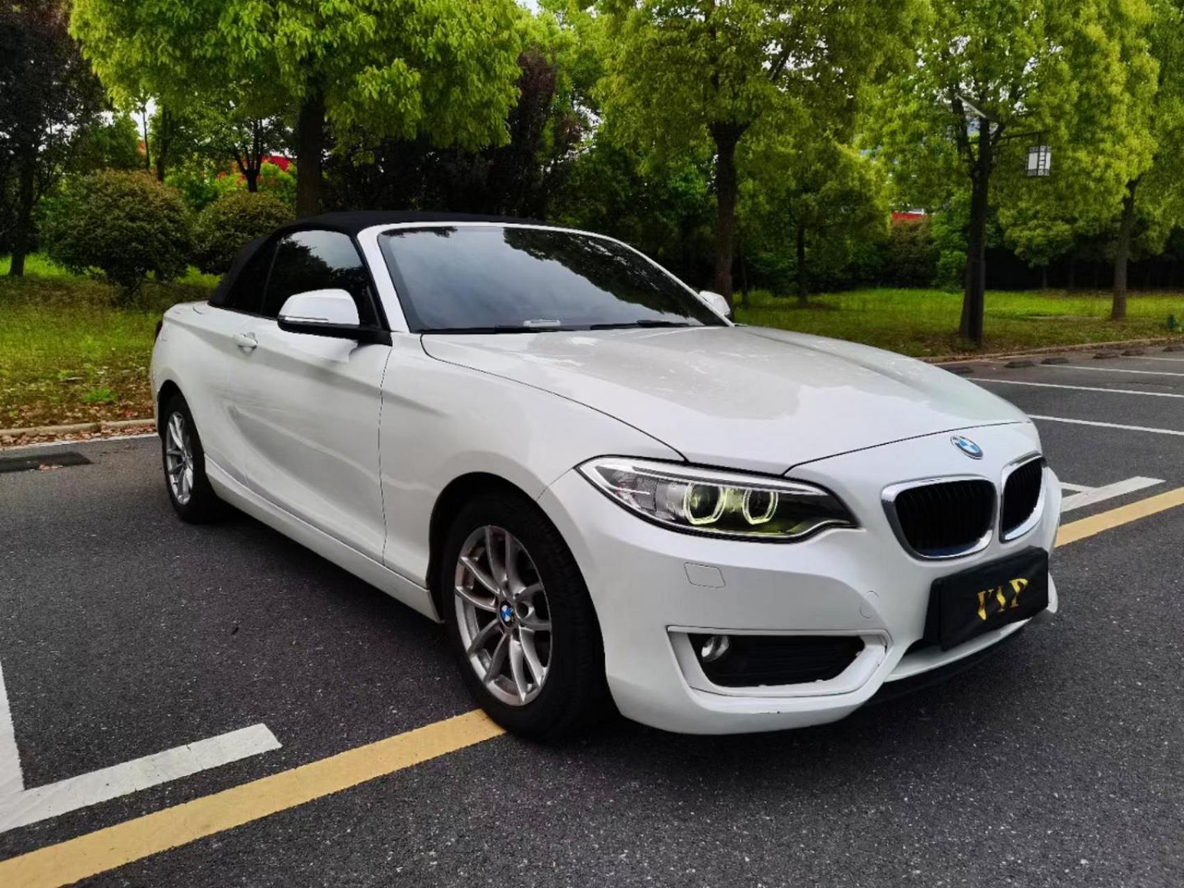 16年宝马218软顶敞篷跑车