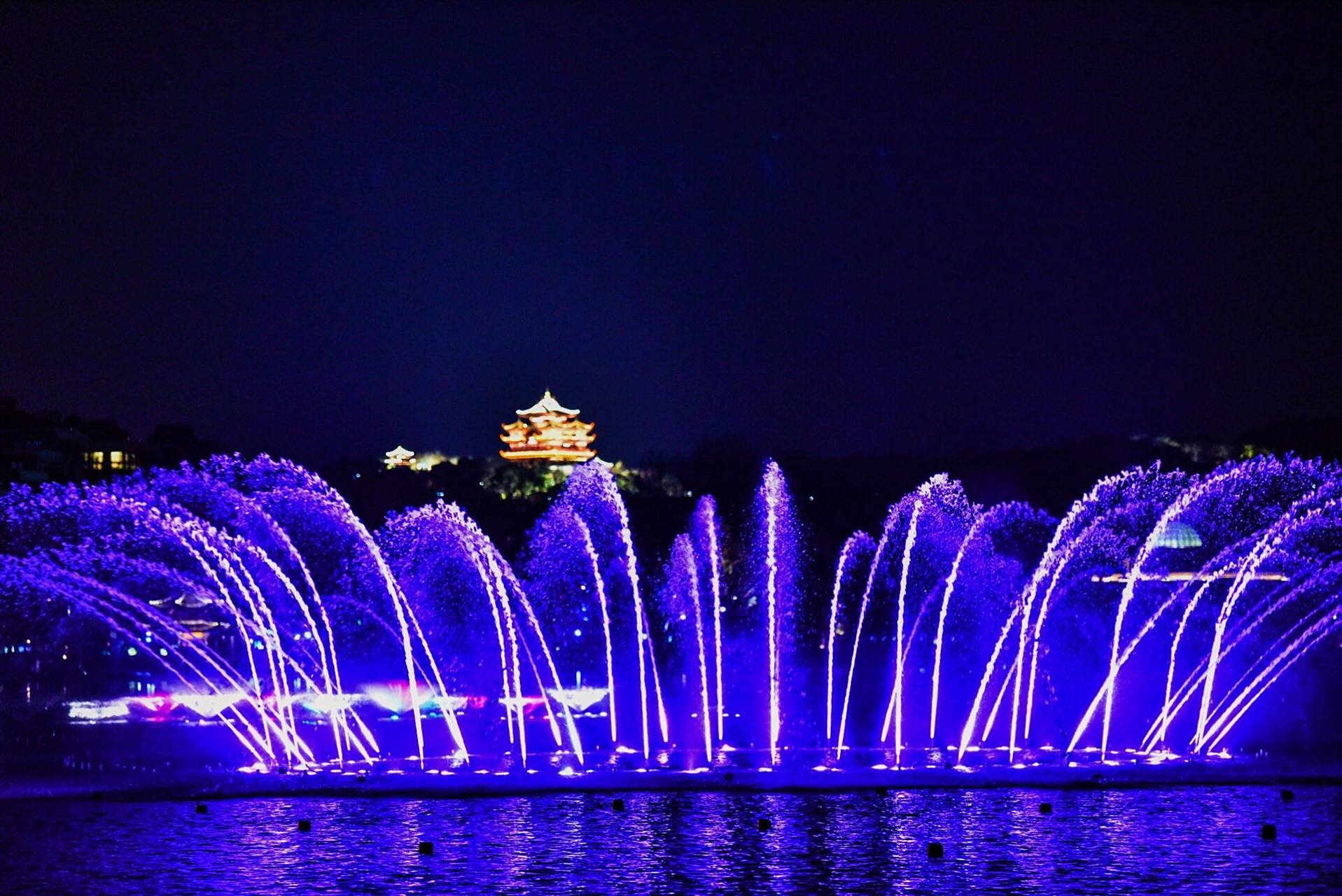 杭州西湖音乐喷泉今日试运行 阔别3年之久的西湖音乐喷泉 今日起试